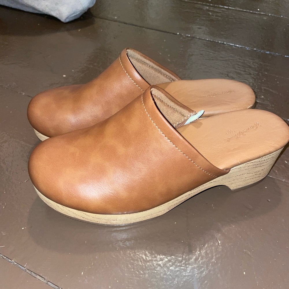 Universal Thread size 6 clogs